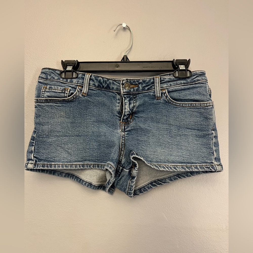 80s Vintage Roxy jean shorts, size 7 and in great condition !